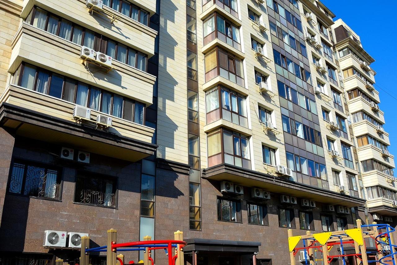 Уютная 2-Комнатная Квартира В Центре Г. Алматы المظهر الخارجي الصورة